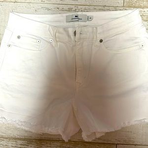 Vineyard vines, white shorts, cut off size 28